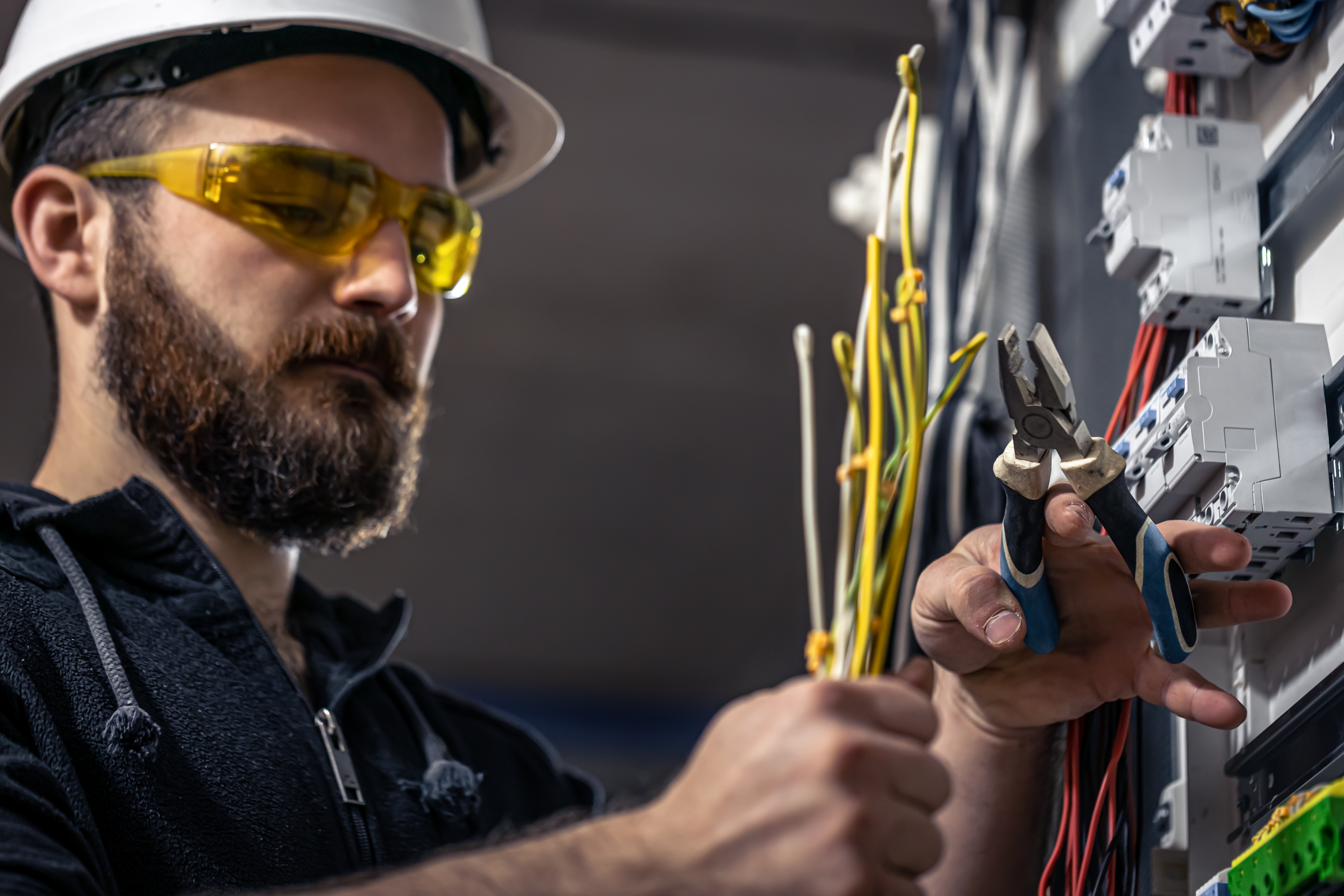 Hire Best Electrician in UK
