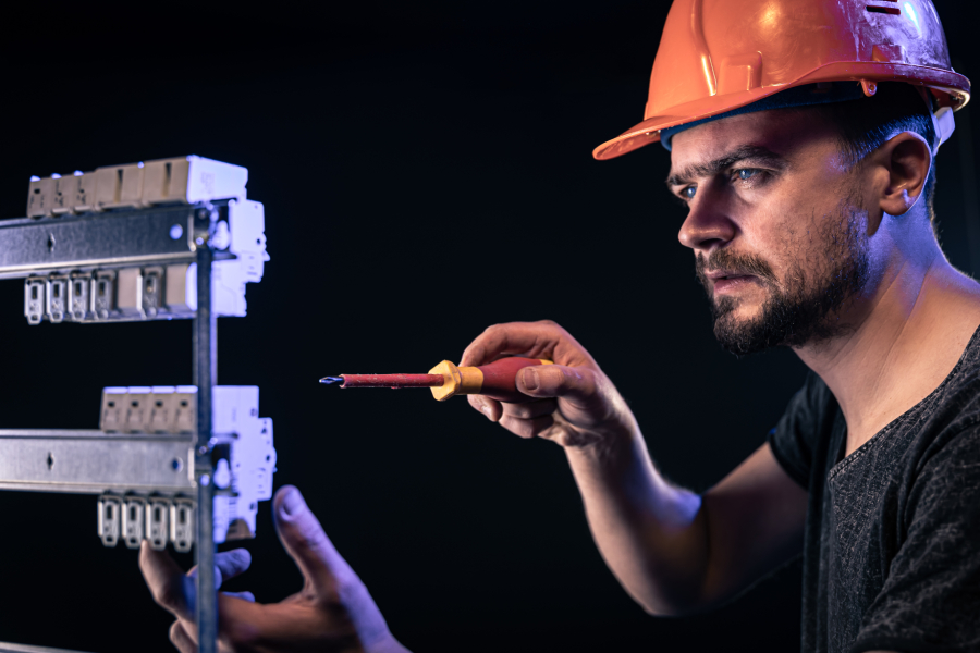 Hire Electricians in Manchester