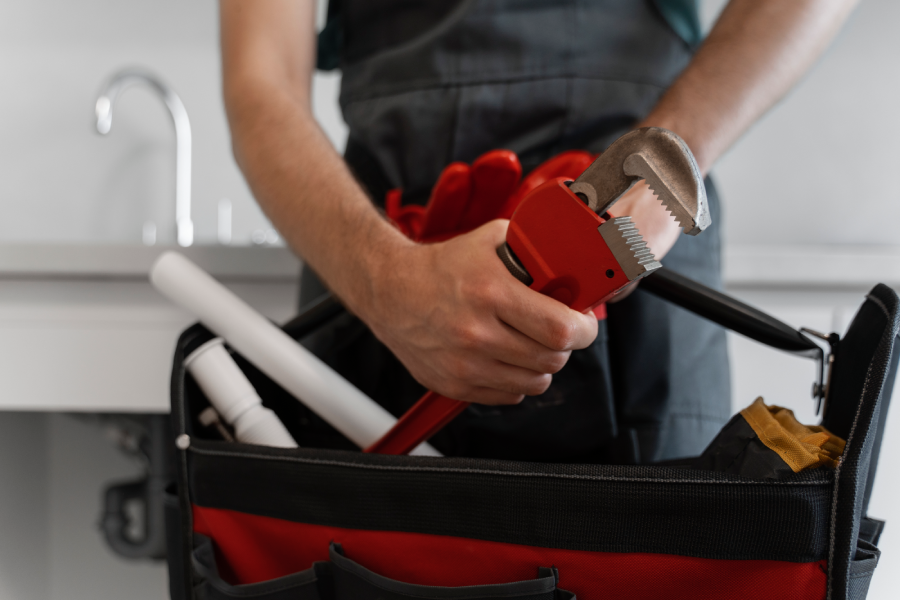 Hire Best Plumber in UK